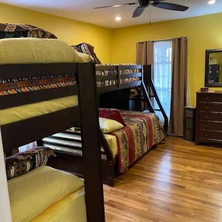 Stockyards!-1 Block Away ! Cowboy Cottage Sleeps 9 Fort Worth Buitenkant foto
