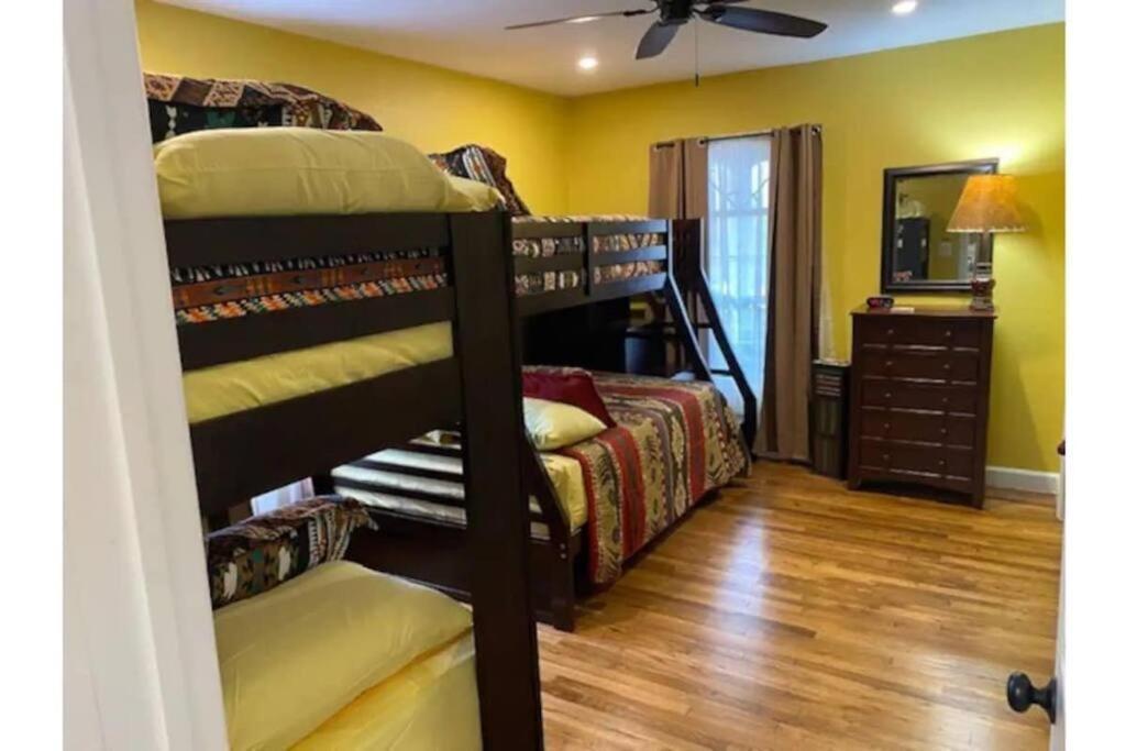 Stockyards!-1 Block Away ! Cowboy Cottage Sleeps 9 Fort Worth Buitenkant foto