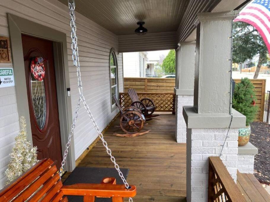 Stockyards!-1 Block Away ! Cowboy Cottage Sleeps 9 Fort Worth Buitenkant foto