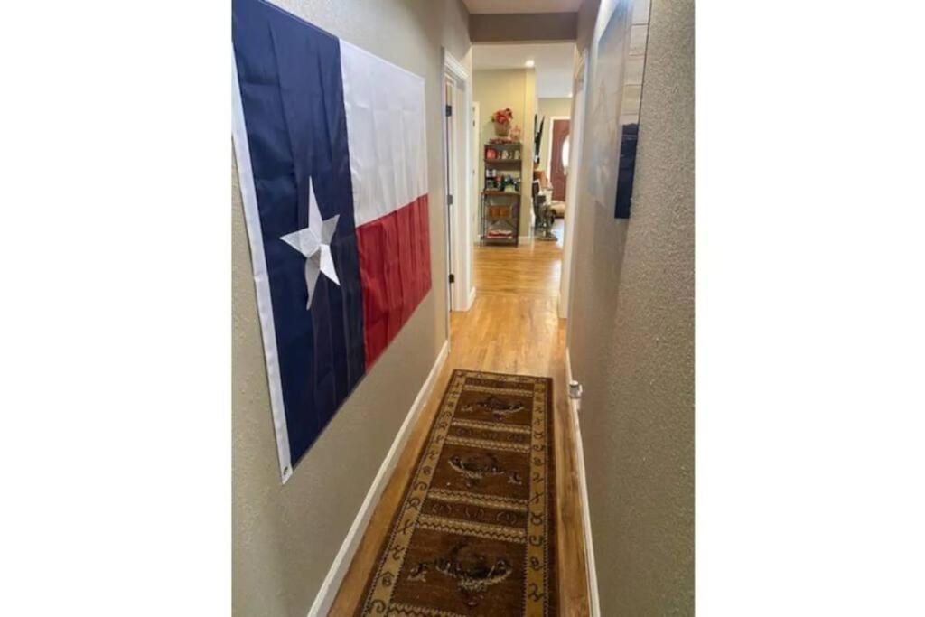 Stockyards!-1 Block Away ! Cowboy Cottage Sleeps 9 Fort Worth Buitenkant foto